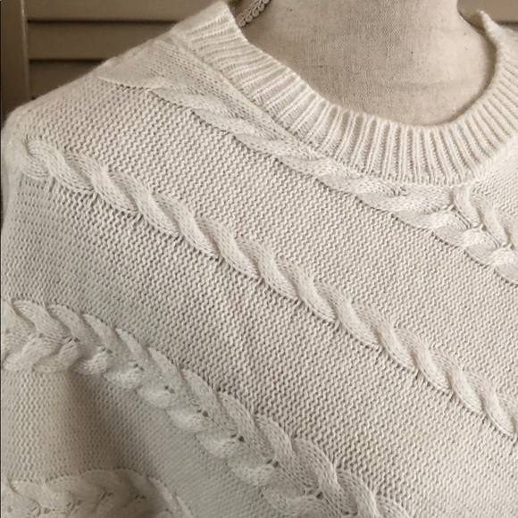 While asymmetric sweater - Picture 4 of 8
